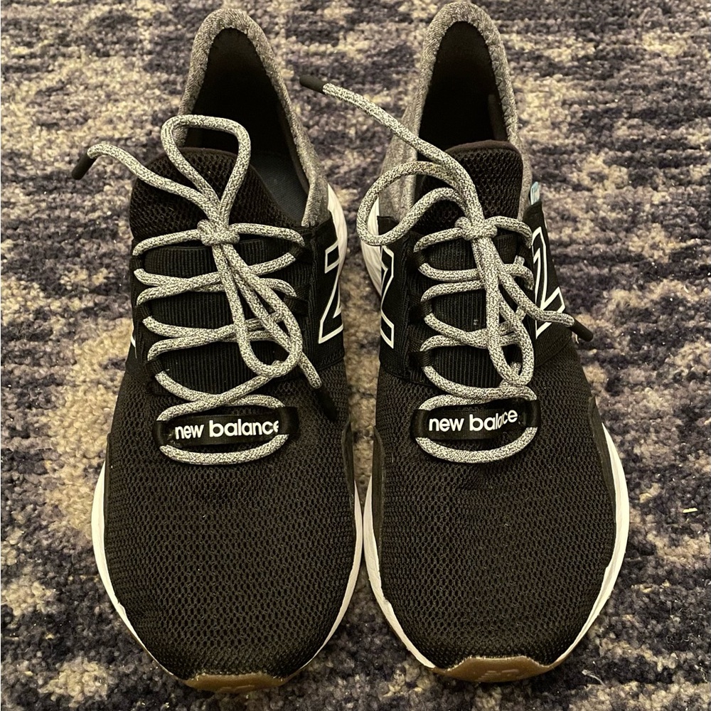 New Balance Women's Fresh Foam ROAV V1 Sneaker in Black/Light Aluminum size 8